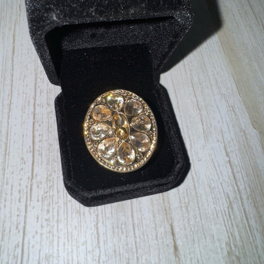 AKKAD Womens Size 7 Ring Gold Tone Faceted Brown Swarovski Crystals Glam